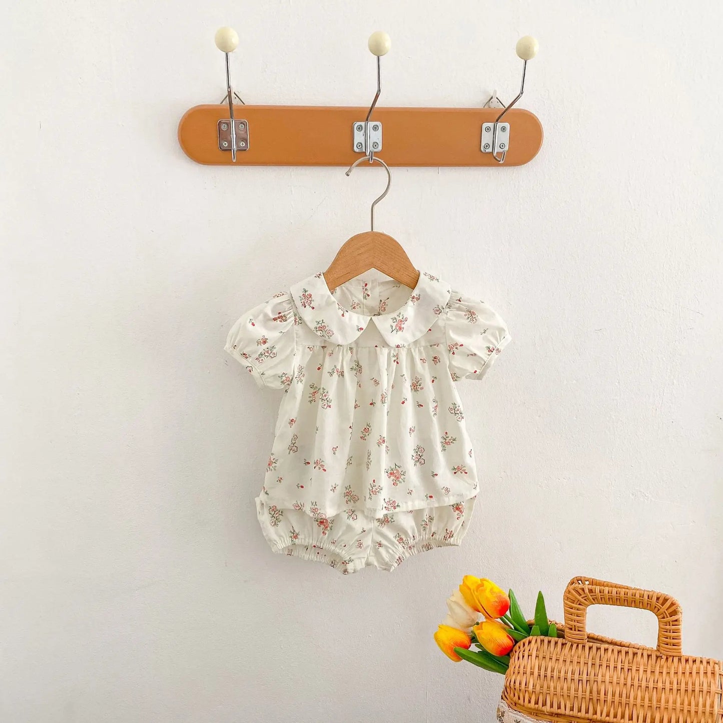 Summer New 0-3-year-old Girl's Versatile Set with Baby Doll Neck Short Sleeve Fragmented Flower Top+Bread Pants 2-piece Girl Set