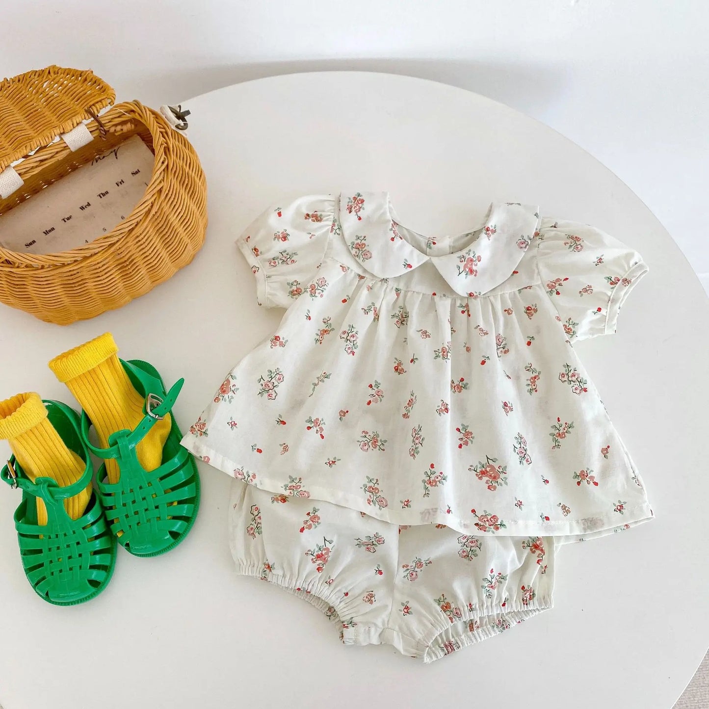 Summer New 0-3-year-old Girl's Versatile Set with Baby Doll Neck Short Sleeve Fragmented Flower Top+Bread Pants 2-piece Girl Set
