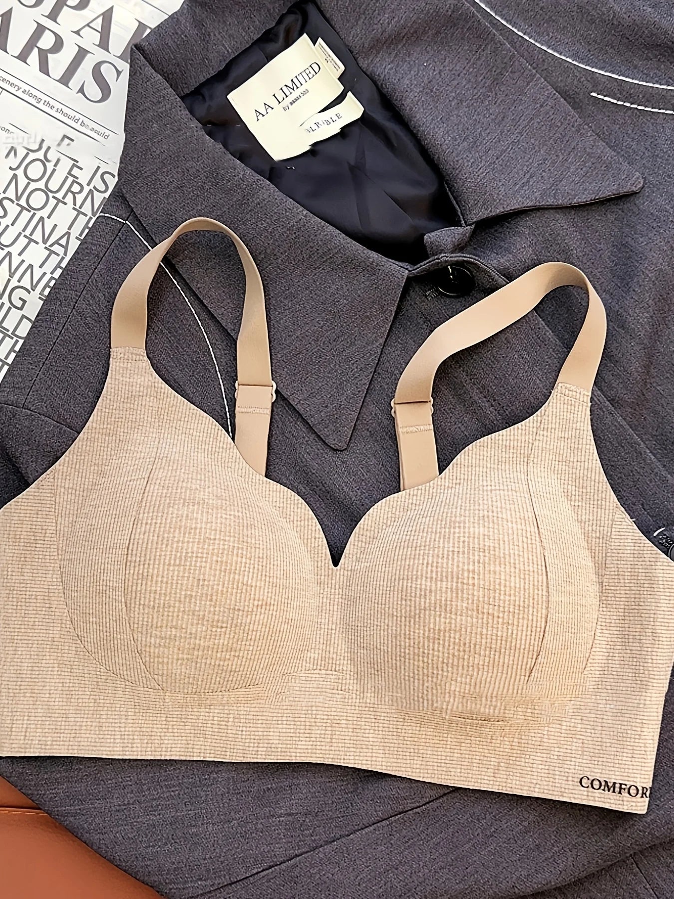 Sexy solid color knitted fabric bra, full cup gathering, non-removable padding, cutout details, warm and skin-friendly material