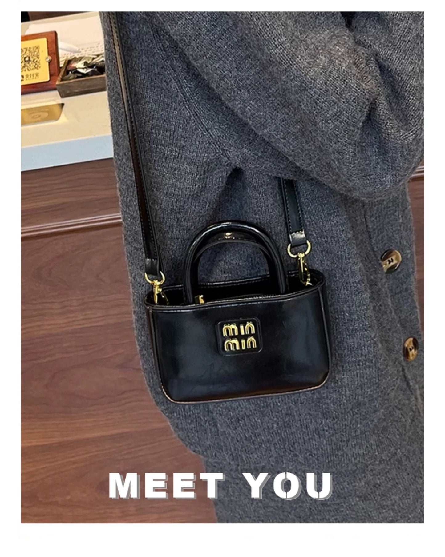 Super fire exquisite mini small bag female 2025 new high-end light luxury designer niche design messenger bag lipstick bag