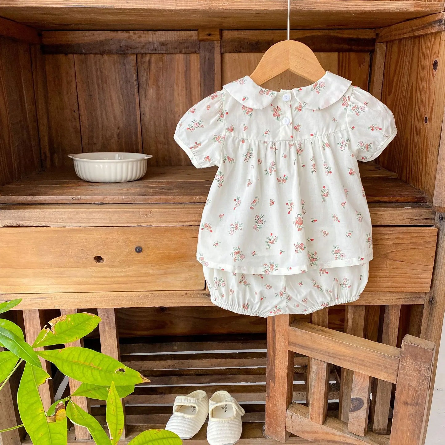 Summer New 0-3-year-old Girl's Versatile Set with Baby Doll Neck Short Sleeve Fragmented Flower Top+Bread Pants 2-piece Girl Set