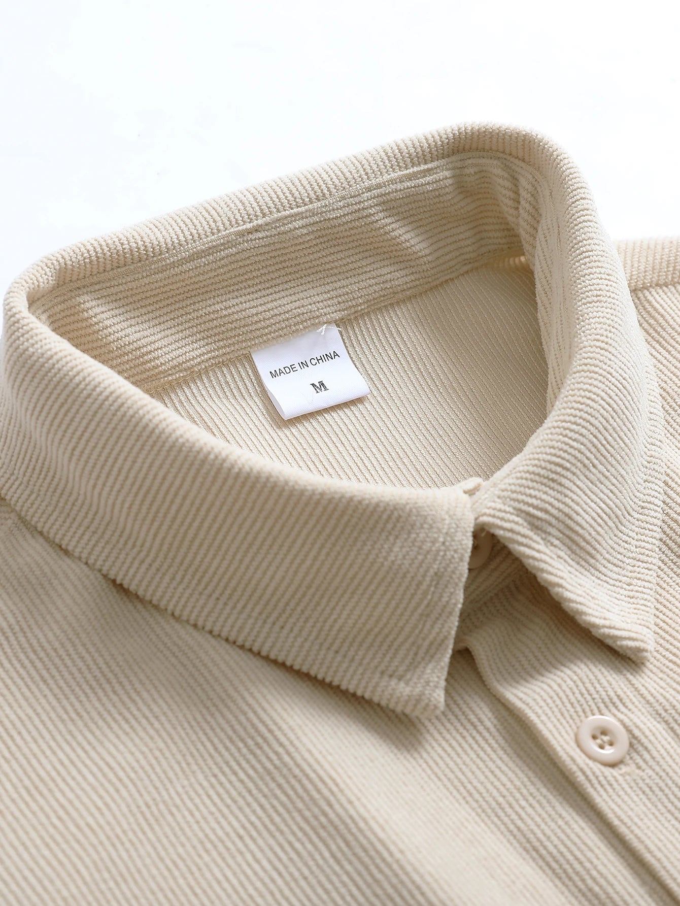 Spring and summer casual corduroy suit; top shorts set; beach outing shirt set.