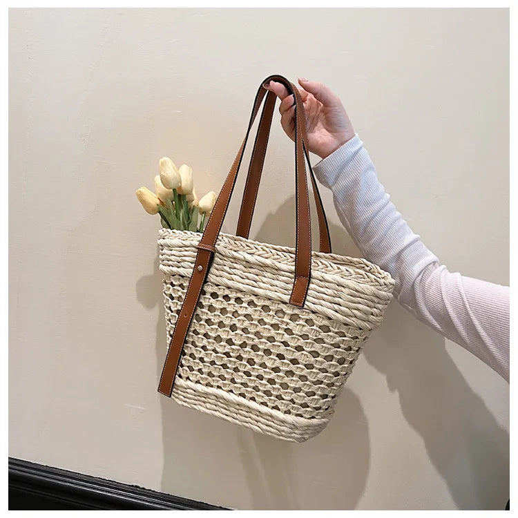Summer Handwoven Straw Beach Women Tote Bags 2025 Vintage Hollow Out Basket Rattan Handbag Vacation Shoulder Bag New Beach Bag