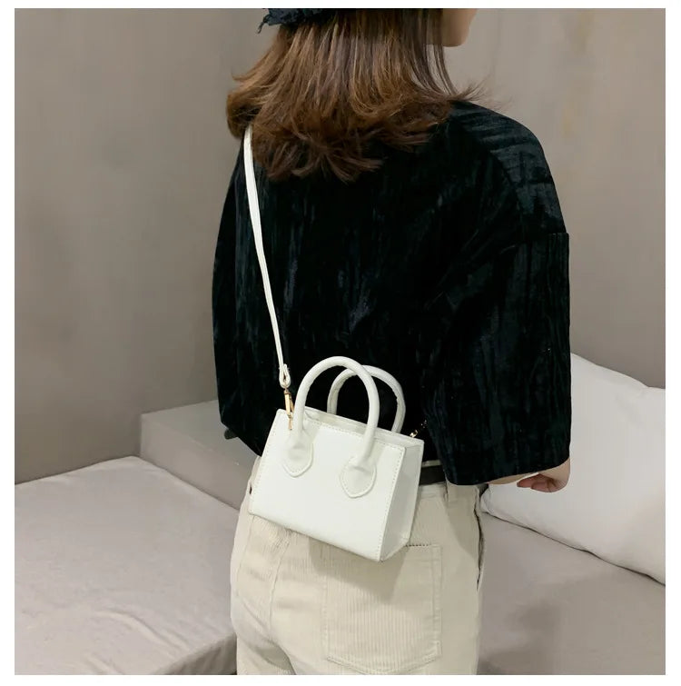 Small Square Bag New Popular Retro Mini Handbag Literary Crowds Shoulder Messenger Female Bag Mini One Shoulder Crossbody Bag