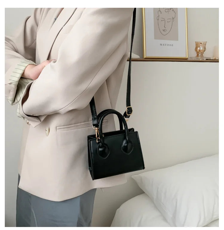 Small Square Bag New Popular Retro Mini Handbag Literary Crowds Shoulder Messenger Female Bag Mini One Shoulder Crossbody Bag