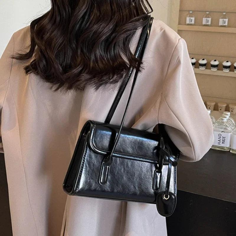 Large Capacity Underarm Bag Women 2025 New High Sense Women Versatile Autumn and Winter Fashion Popular Portable Shoulder Bag