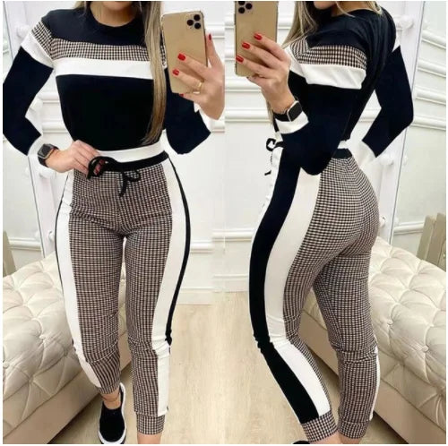 Conjunto de 2 peças feito de fibra sintética, com moletom de mangas longas estampado e calça jogger.