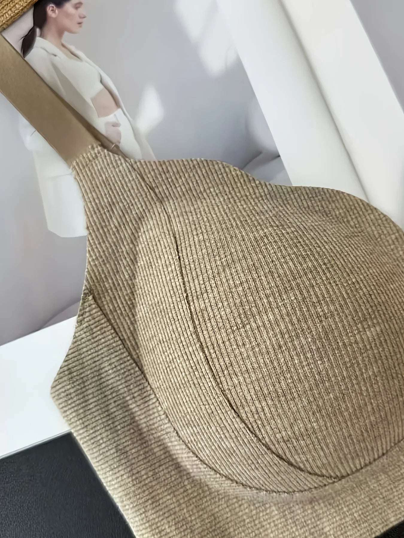 Sexy solid color knitted fabric bra, full cup gathering, non-removable padding, cutout details, warm and skin-friendly material
