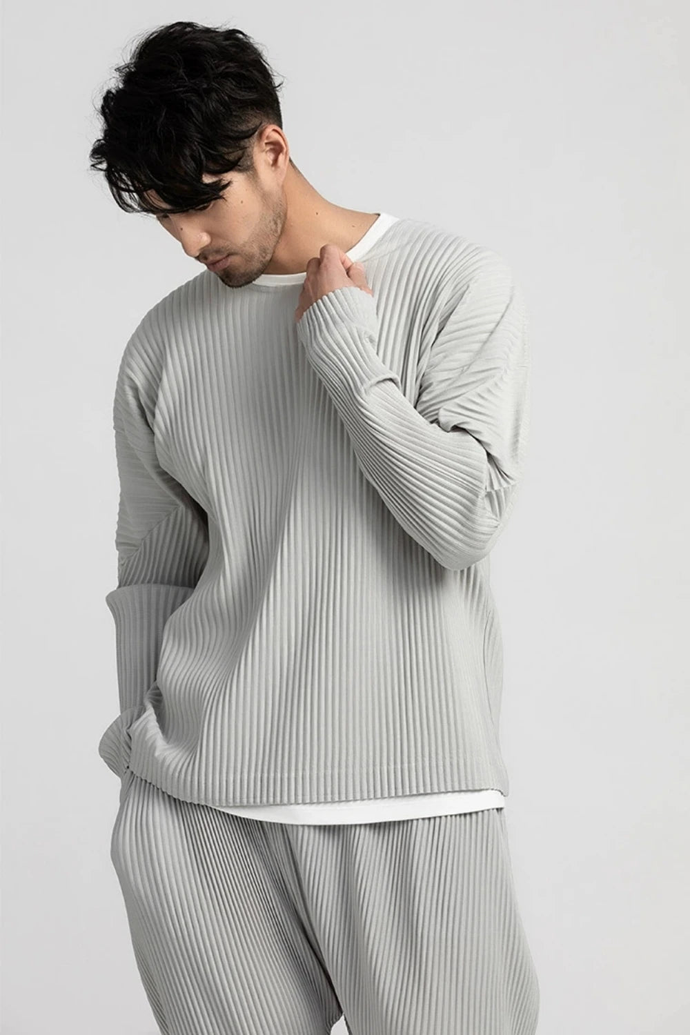 Miyake Pleated Full Sleeve Round Collar T Shirt For Men Fashion Japanese Streetwear Long Sleeve Plain T-shirt Casual Top