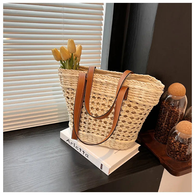 Summer Handwoven Straw Beach Women Tote Bags 2025 Vintage Hollow Out Basket Rattan Handbag Vacation Shoulder Bag New Beach Bag