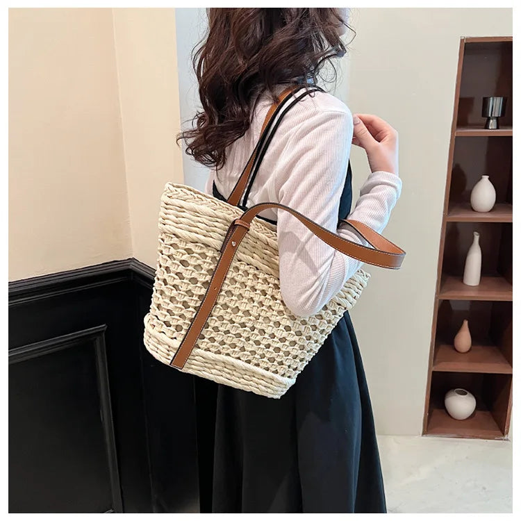 Summer Handwoven Straw Beach Women Tote Bags 2025 Vintage Hollow Out Basket Rattan Handbag Vacation Shoulder Bag New Beach Bag