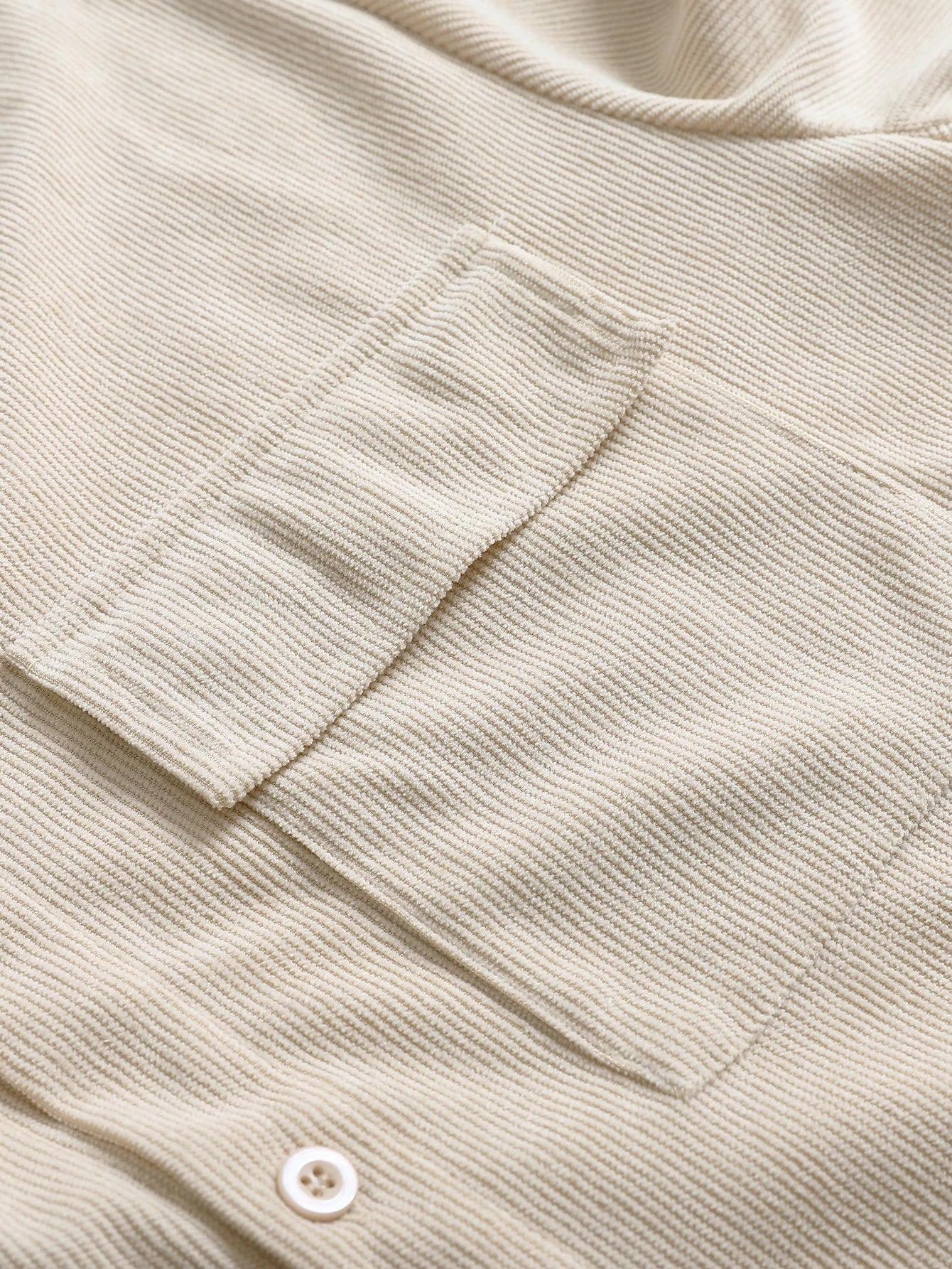 Spring and summer casual corduroy suit; top   shorts set; beach outing shirt set.