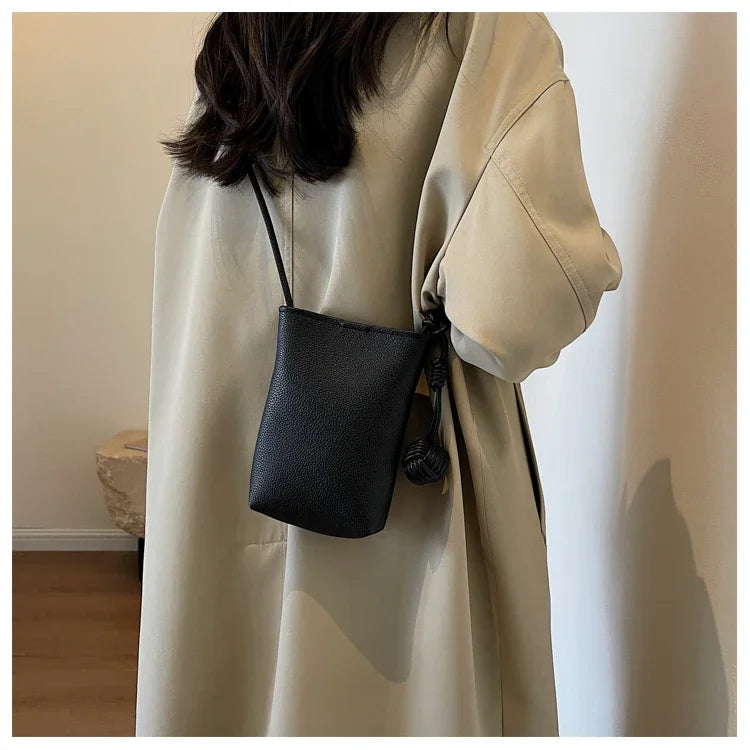 Women Leather Small Crossbody Bag Designer Cell Phone Bag Lightweight Fashion Shoulder Bag Ladies Travel Purse