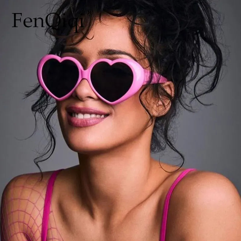 Fashion Ladies Oversized Frame Eyewear New Love Shape Iridescent Shade Luxury Designer Women's Heart Gradient Sunglasses Women