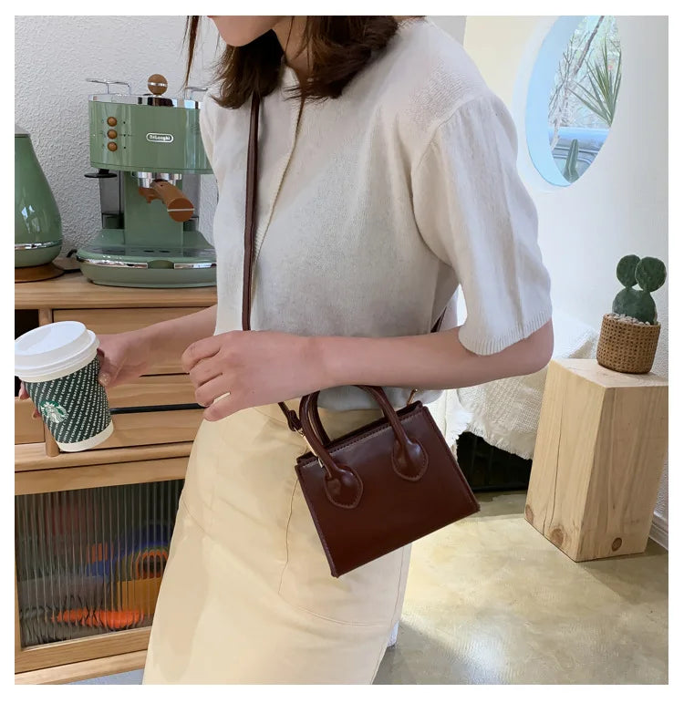 Small Square Bag New Popular Retro Mini Handbag Literary Crowds Shoulder Messenger Female Bag Mini One Shoulder Crossbody Bag