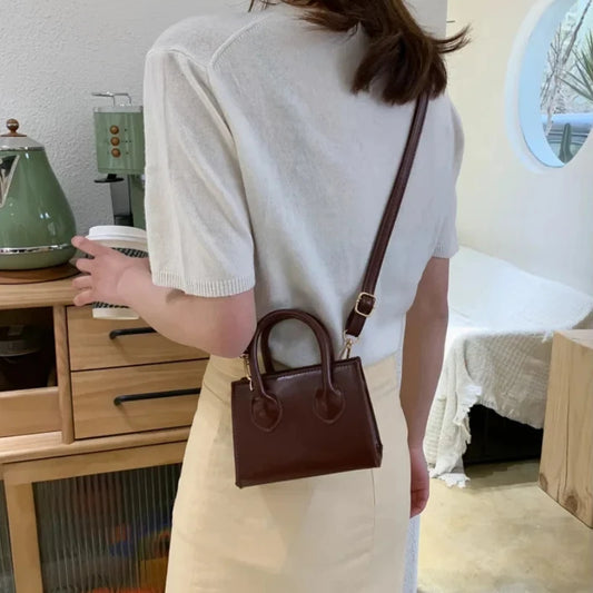 Small Square Bag New Popular Retro Mini Handbag Literary Crowds Shoulder Messenger Female Bag Mini One Shoulder Crossbody Bag