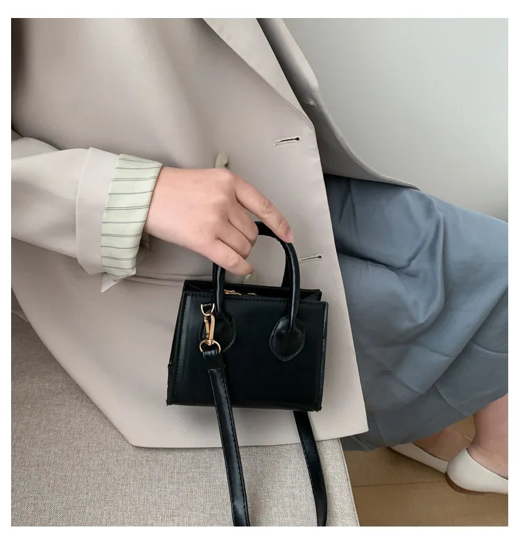 Small Square Bag New Popular Retro Mini Handbag Literary Crowds Shoulder Messenger Female Bag Mini One Shoulder Crossbody Bag