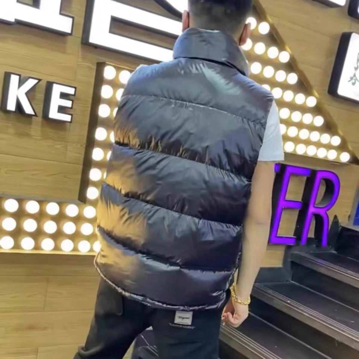 Down Vest For Men Luxury Designer Outdoor Duck Down Camisole Casual Loose Big Pocket Puffer Vest Men High Quality Jacket Coat