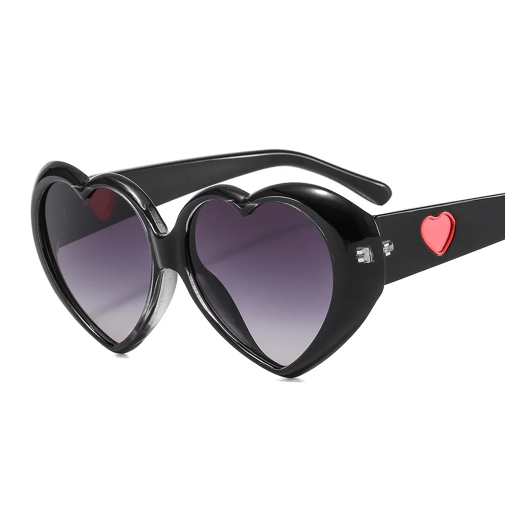 Fashion Ladies Oversized Frame Eyewear New Love Shape Iridescent Shade Luxury Designer Women's Heart Gradient Sunglasses Women