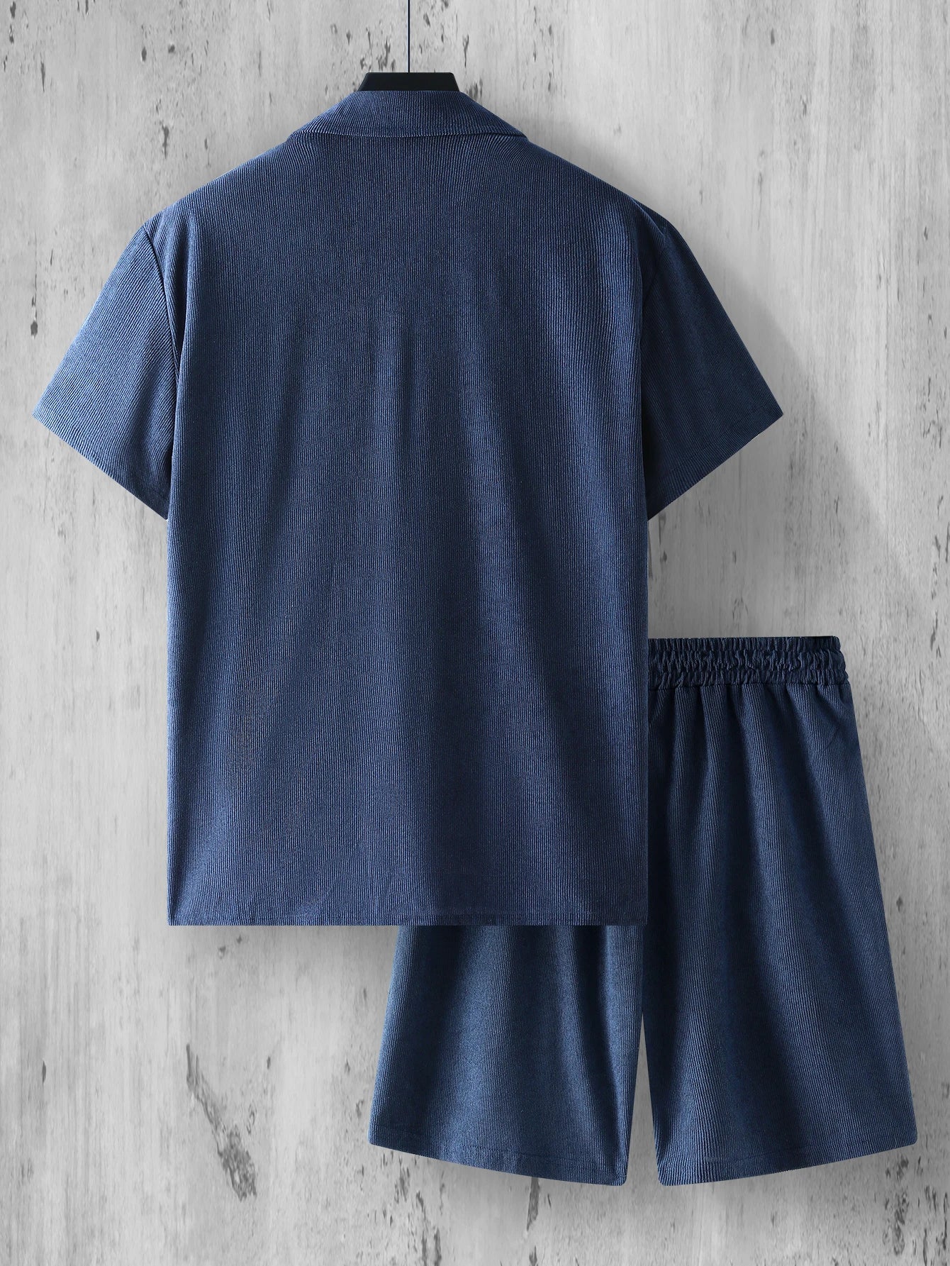 Spring and summer casual corduroy suit; top   shorts set; beach outing shirt set.