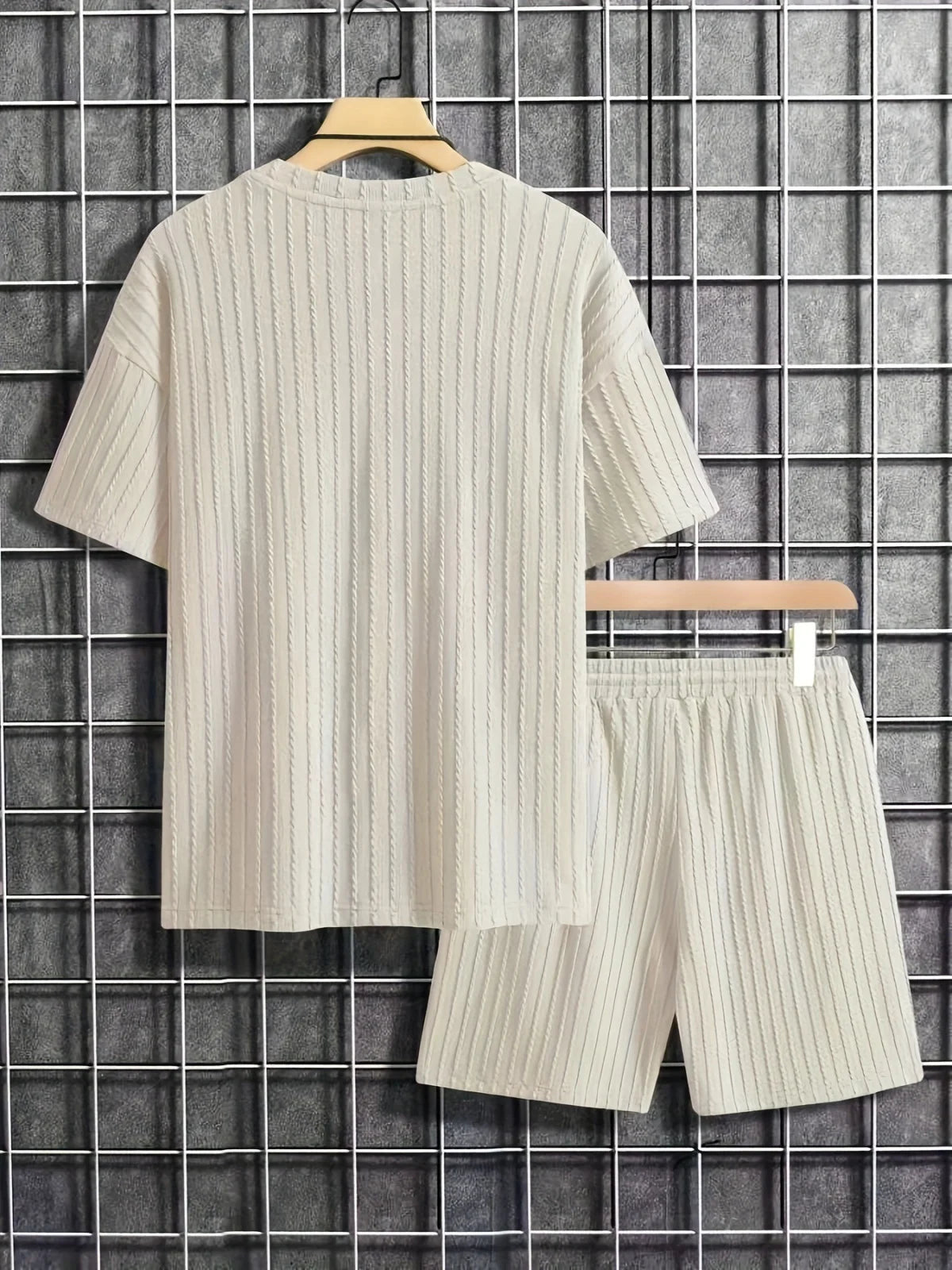Men's new fashion summer sports solid color crew-neck vertical stripe T-shirt shorts short-sleeved suit Loose two-piece set