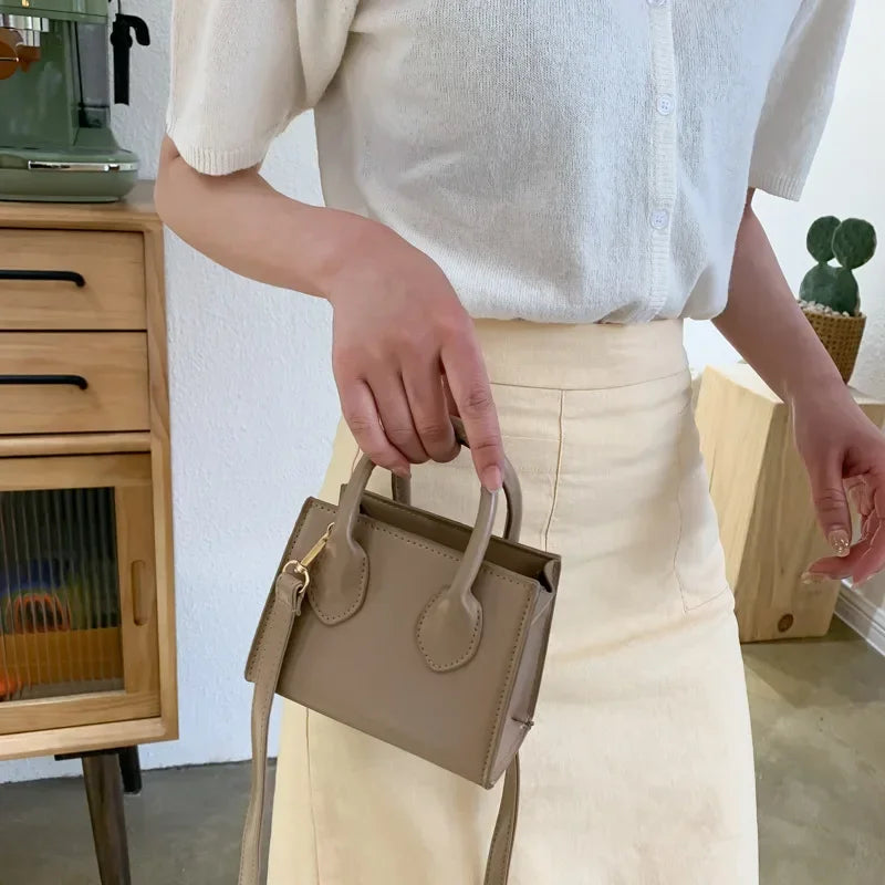 Small Square Bag New Popular Retro Mini Handbag Literary Crowds Shoulder Messenger Female Bag Mini One Shoulder Crossbody Bag