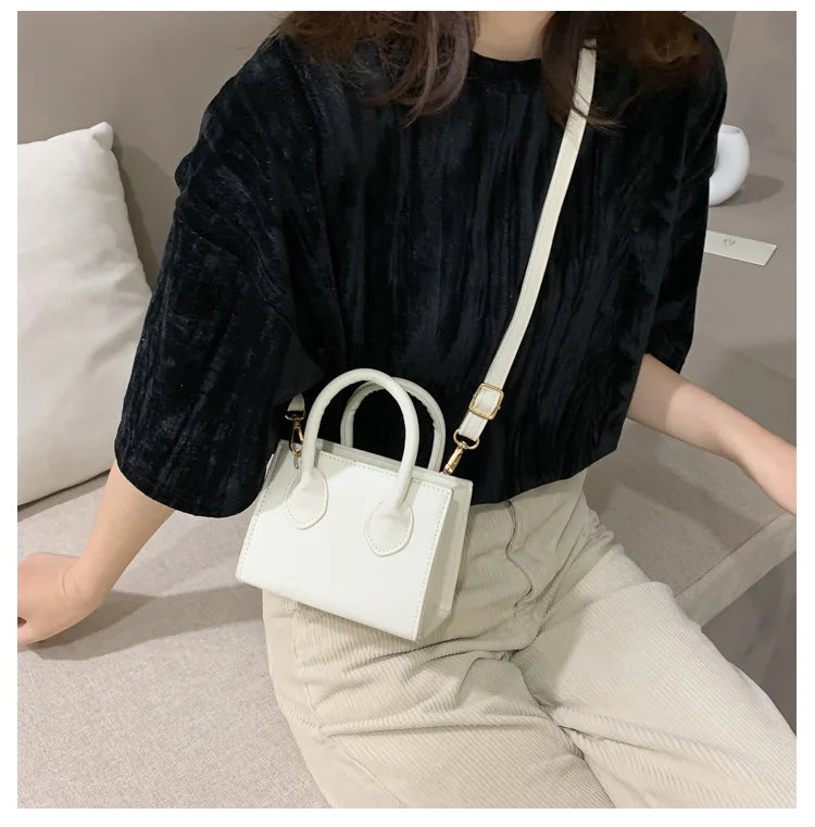 Small Square Bag New Popular Retro Mini Handbag Literary Crowds Shoulder Messenger Female Bag Mini One Shoulder Crossbody Bag