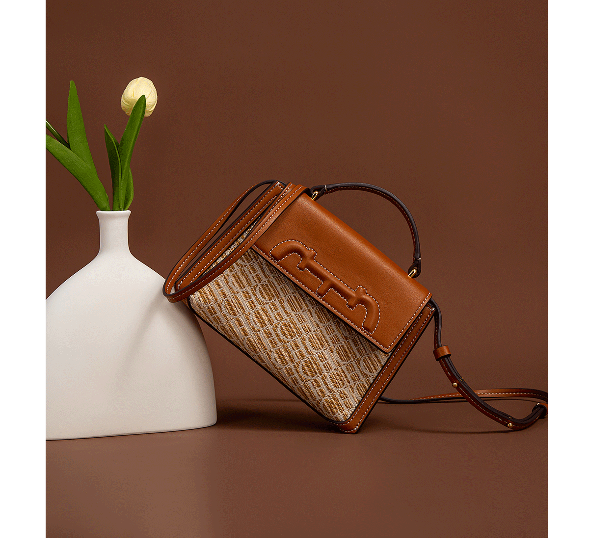 Fashionable Classic Retro Women's New 2024 Designer Style Shoulder Bag Business Commuting Large Capacity Handbag