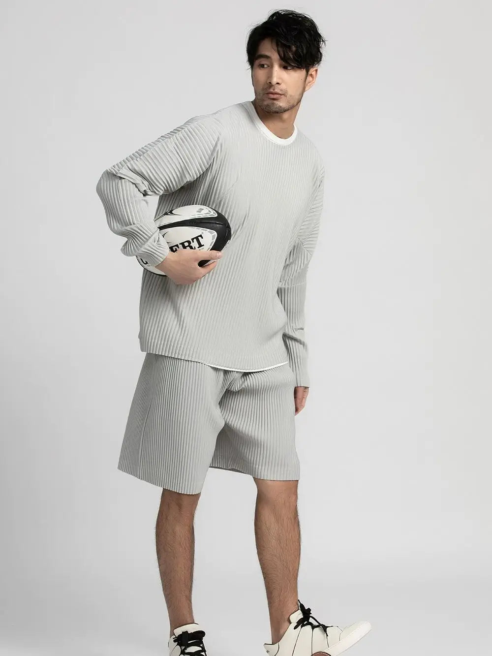 Miyake Pleated Full Sleeve Round Collar T Shirt For Men Fashion Japanese Streetwear Long Sleeve Plain T-shirt Casual Top