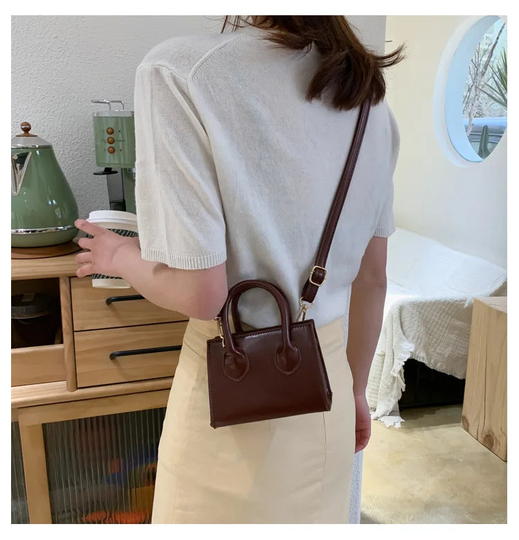 Small Square Bag New Popular Retro Mini Handbag Literary Crowds Shoulder Messenger Female Bag Mini One Shoulder Crossbody Bag