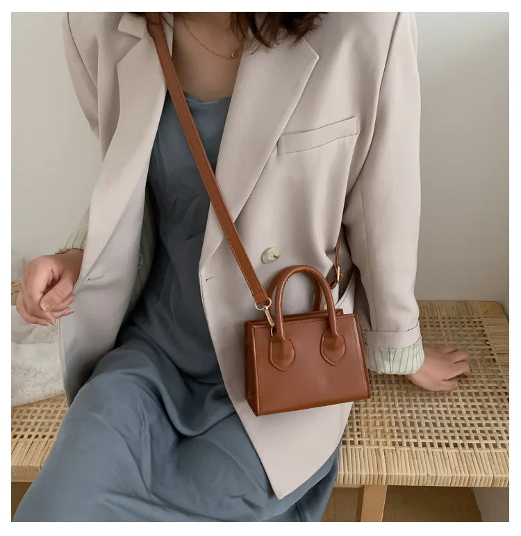Small Square Bag New Popular Retro Mini Handbag Literary Crowds Shoulder Messenger Female Bag Mini One Shoulder Crossbody Bag