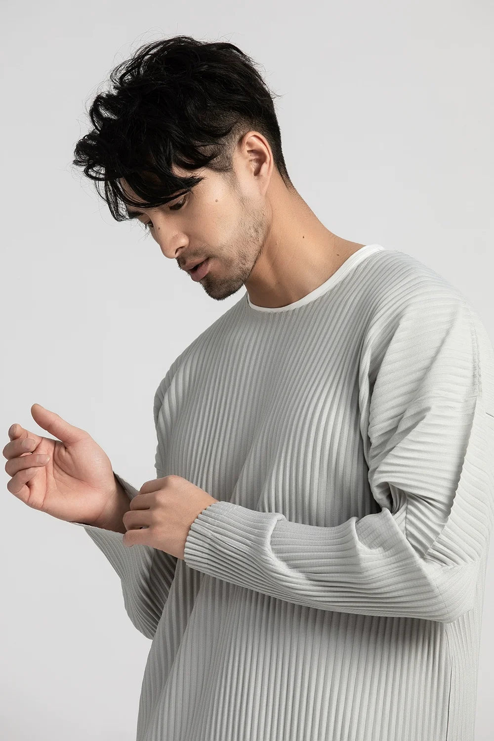 Miyake Pleated Full Sleeve Round Collar T Shirt For Men Fashion Japanese Streetwear Long Sleeve Plain T-shirt Casual Top