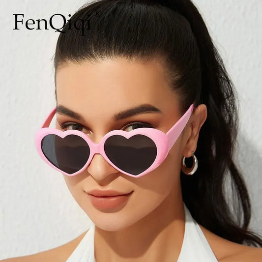 Fashion Ladies Oversized Frame Eyewear New Love Shape Iridescent Shade Luxury Designer Women's Heart Gradient Sunglasses Women